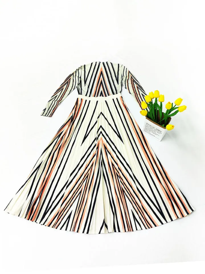 Long Sleeves Pleated Maxi Dresss