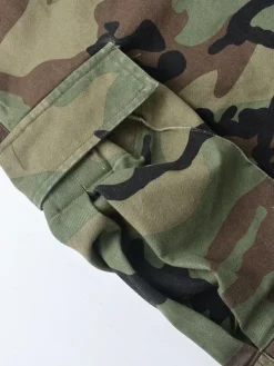 Loose-Fit Camouflage Print Short Pants